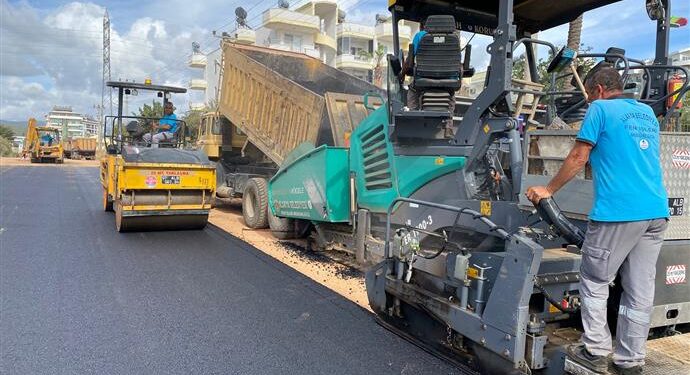 AVSALLAR KONAK CADDESİ SICAK ASFALTLA DAHA KONFORLU HALE GELİYOR