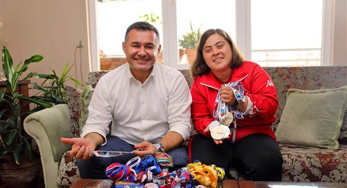 BAŞKAN YÜCEL ŞAMPİYON DİLARA’YI EVİNDE ZİYARET ETTİ