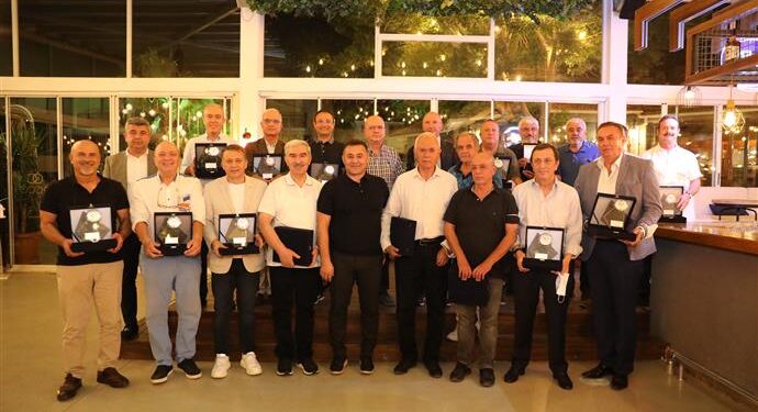 BAŞKAN YÜCEL TRİATLONA ÖNCÜLÜK EDEN İSİMLERİ AKŞAM YEMEĞİNDE AĞIRLADI