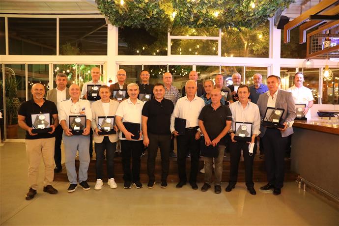 BAŞKAN YÜCEL TRİATLONA ÖNCÜLÜK EDEN İSİMLERİ AKŞAM YEMEĞİNDE AĞIRLADI