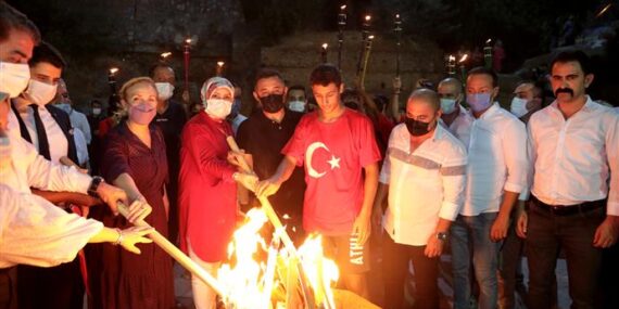 BAŞKAN YÜCEL’DEN FENER ALAYI VE DEMET AKALIN KONSERİNE DAVET