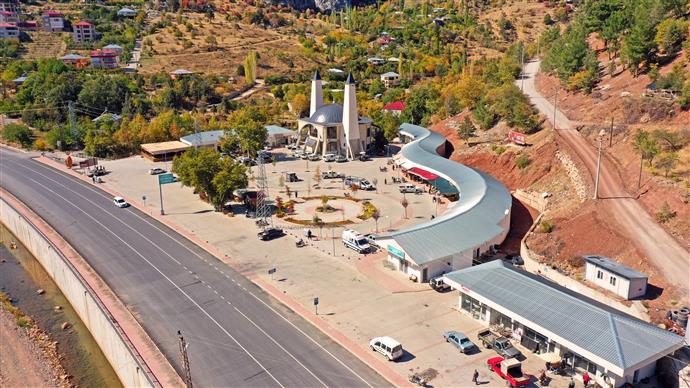 BAŞKAN YÜCEL’İN HAYATA GEÇİRDİĞİ PROJE İLE ÇAYARASI YAYLASI ADETA BİR ŞEHİR OLDU