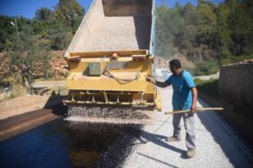 alanya-belediyesi-fen-isleri-mudurlugu-ekiplerinin-surdurdugu-asfalt-calismalari-kizilcasehir-camlica-ve-sapadere-mahalleleri-IHA-20211007AW436233-5-t