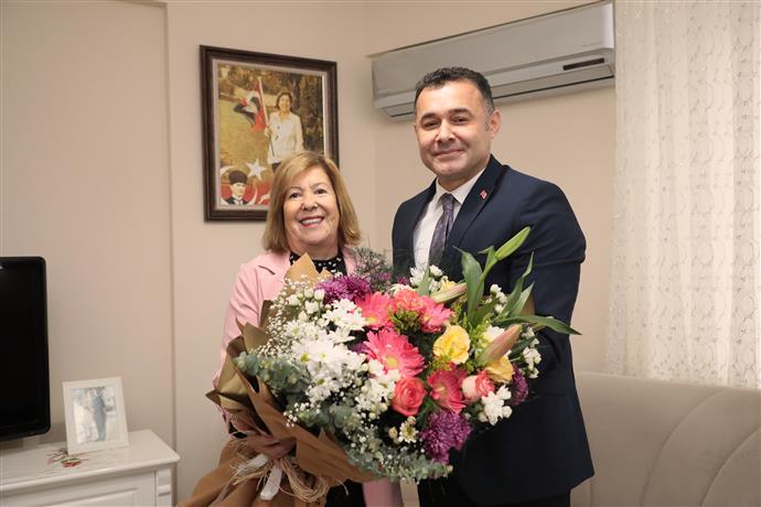 BAŞKAN YÜCEL İLKOKUL ÖĞRETMENİNİ ZİYARET ETTİ