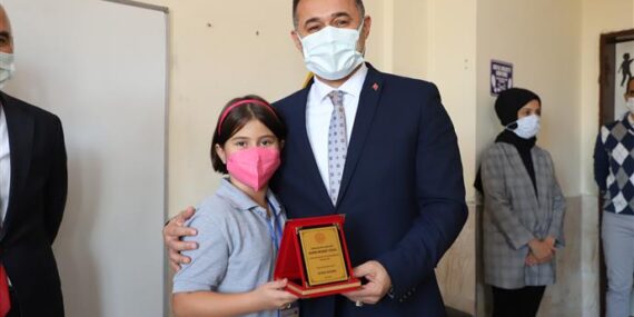 BAŞKAN YÜCEL SINIF BAŞKANI ZEYNEP’İN SEÇİM VAADİNİ YERİNE GETİRDİ