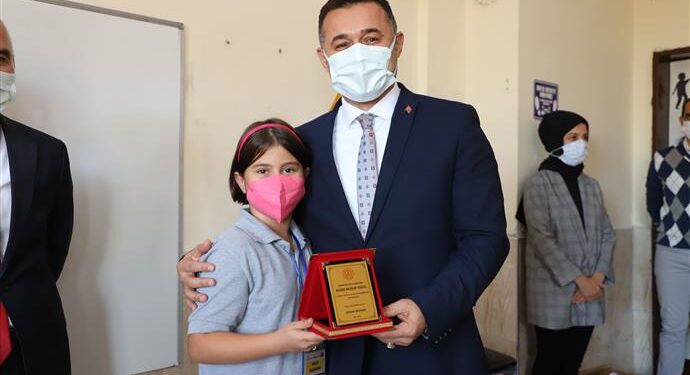 BAŞKAN YÜCEL SINIF BAŞKANI ZEYNEP’İN SEÇİM VAADİNİ YERİNE GETİRDİ