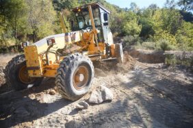 BATI MAHALLLERİNDE HUMMALI ÇALIŞMA YENİCE’YE YENİ YOL, KONAKLI’YA KALDIRIM