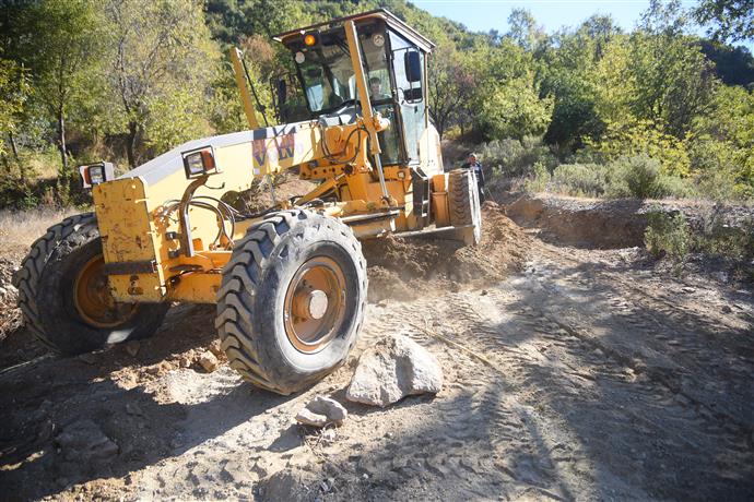 BATI MAHALLLERİNDE HUMMALI ÇALIŞMA YENİCE’YE YENİ YOL, KONAKLI’YA KALDIRIM