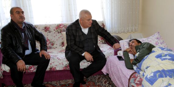 Başkan Şahin’den mağdur şoföre moral ziyarete