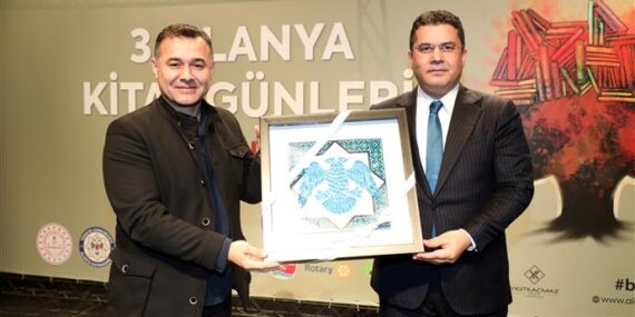 3. ALANYA KİTAP GÜNLERİ’NE ZİYARETÇİ AKINI