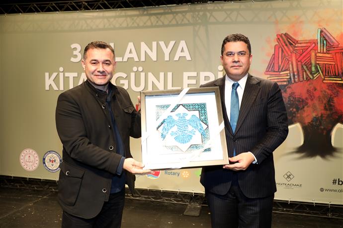 3. ALANYA KİTAP GÜNLERİ’NE ZİYARETÇİ AKINI