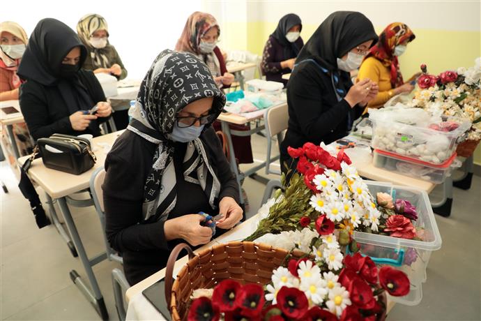 ALANYA BELEDİYESİ EL SANATLARI KURSLARI BÜYÜK İLGİ GÖRÜYOR