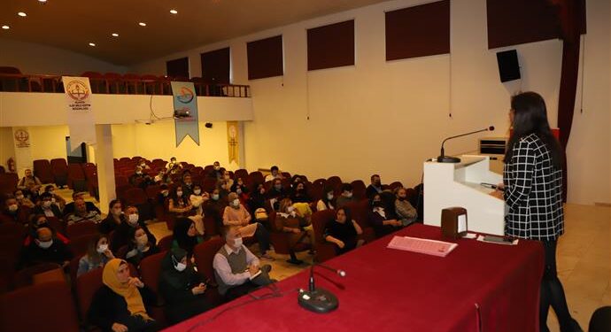 ALANYA BELEDİYESİ VE MİLLİ EĞİTİM’DEN ÖĞRETMENLERE ‘MÜZE’ EĞİTİMİ