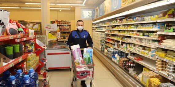 ALANYA BELEDİYESİ ZABITA EKİPLERİ MARKETLERDE ETİKET VE HİJYEN DENETİMİ YAPTI