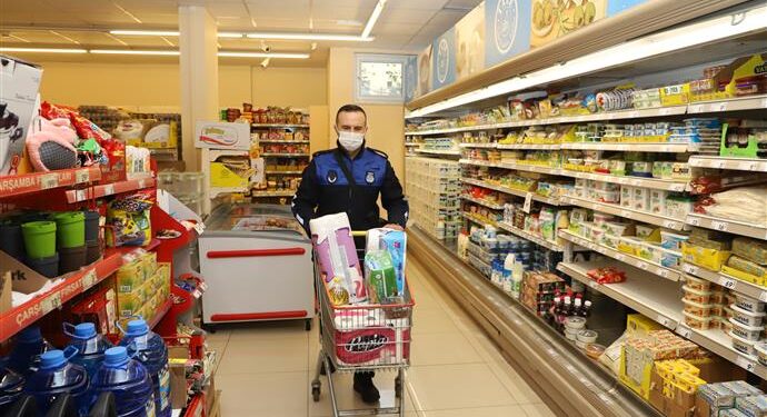 ALANYA BELEDİYESİ ZABITA EKİPLERİ MARKETLERDE ETİKET VE HİJYEN DENETİMİ YAPTI