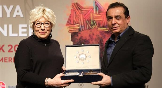 ALANYA KİTAP GÜNLERİ İKİ ÖNEMLİ İSMİ ALANYA HALKI İLE BULUŞTURDU