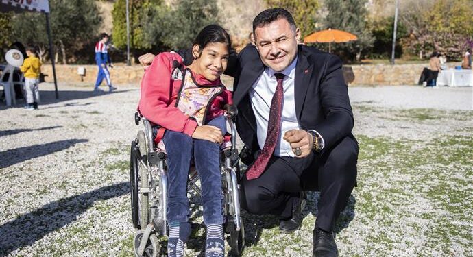 BAŞKAN YÜCEL ENGELLİ BİREYLER İLE PİKNİKTE BULUŞTU