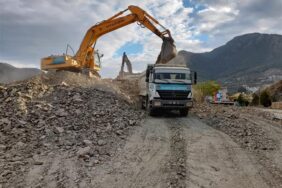 TOSLAK VE ELİKESİK MAHALLESİ’NE YENİ BAĞLANTI YOLU