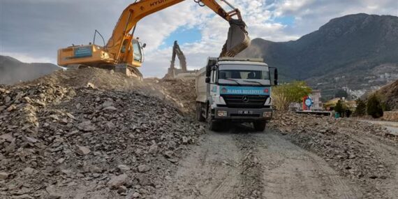 TOSLAK VE ELİKESİK MAHALLESİ’NE YENİ BAĞLANTI YOLU