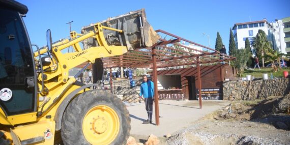 Sahil büfelerinin yıkımı başladı