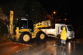 ALANYA BELEDİYESİ 7/24 GÖREV BAŞINDA SEL, SU BASKINI, KAPANAN YOLLARA VE VATANDAŞLARIN TALEPLERİNE ANINDA MÜDAHALE EDİLİYOR
