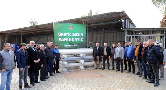 ALANYA BELEDİYESİ FIRTINADAN ZARAR GÖREN ÇİFTÇİLERİ UNUTMADI ÜRETİCİLERE ZARAR GÖREN SERALARI İÇİN NAYLON DESTEĞİ VERİLDİ