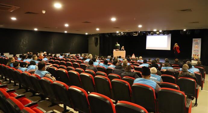 ALANYA BELEDİYESİ ŞOFÖRLERİNE TRAFİK EĞİTİMİ VERİLDİ