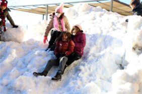 ALANYA BELEDİYESİ’NDEN ÇOCUKLARA KAR SÜRPRİZİ