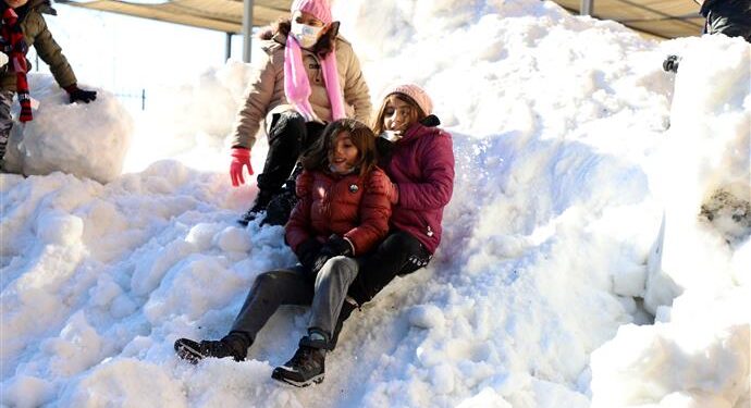 ALANYA BELEDİYESİ’NDEN ÇOCUKLARA KAR SÜRPRİZİ