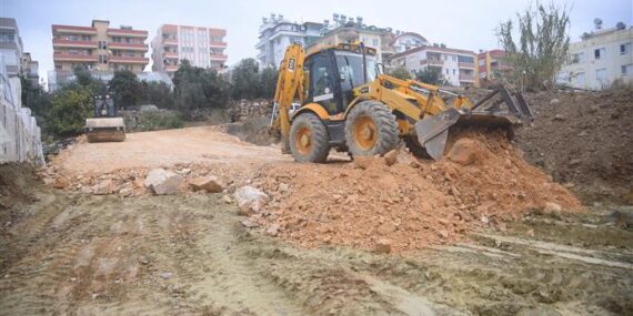 ALANYA BELEDİYESİ’NİN YOL AÇMA ÇALIŞMALARI DEVAM EDİYOR