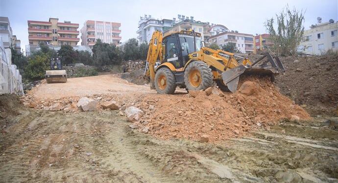 ALANYA BELEDİYESİ’NİN YOL AÇMA ÇALIŞMALARI DEVAM EDİYOR