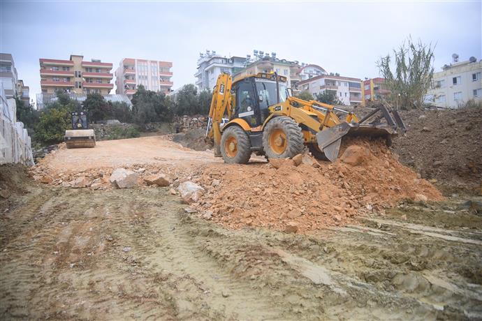 ALANYA BELEDİYESİ’NİN YOL AÇMA ÇALIŞMALARI DEVAM EDİYOR