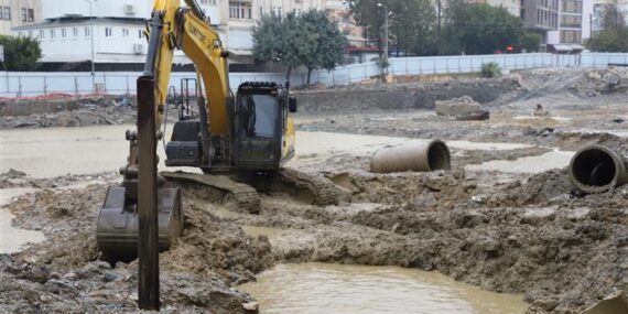 MEGA PROJEDE, SAĞANAK YAĞMURA RAĞMEN ÇALIŞMALAR SÜRÜYOR