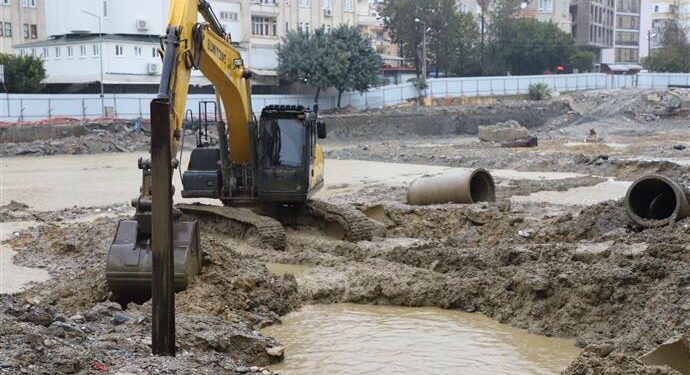 MEGA PROJEDE, SAĞANAK YAĞMURA RAĞMEN ÇALIŞMALAR SÜRÜYOR