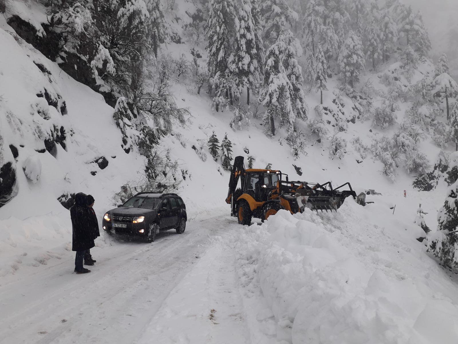Kuşyuvası yolu kardan kapandı