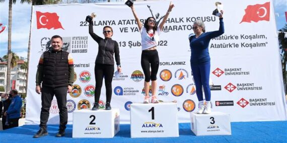 22. ALANYA ATATÜRK HALK KOŞUSU VE YARI MARATONU YAPILDI