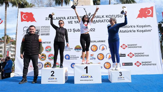 22. ALANYA ATATÜRK HALK KOŞUSU VE YARI MARATONU YAPILDI