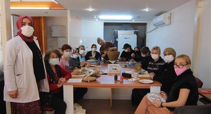 ALANYA BELEDİYESİ’NİN ÇİNİ KURSU BÜYÜK İLGİ GÖRÜYOR