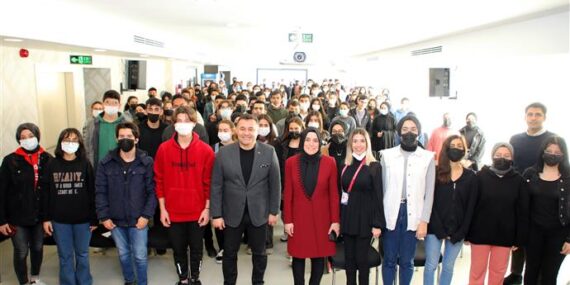 BAŞKAN YÜCEL ETÜT MERKEZİNDE ÖĞRENCİLERLE BULUŞTU