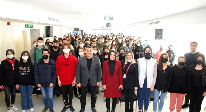 BAŞKAN YÜCEL ETÜT MERKEZİNDE ÖĞRENCİLERLE BULUŞTU