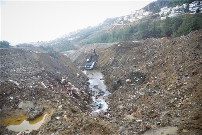 BENLİLER DERESİ’NDE ISLAH VE REKREASYON ALANI İÇİN ÇALIŞMALAR SÜRÜYOR