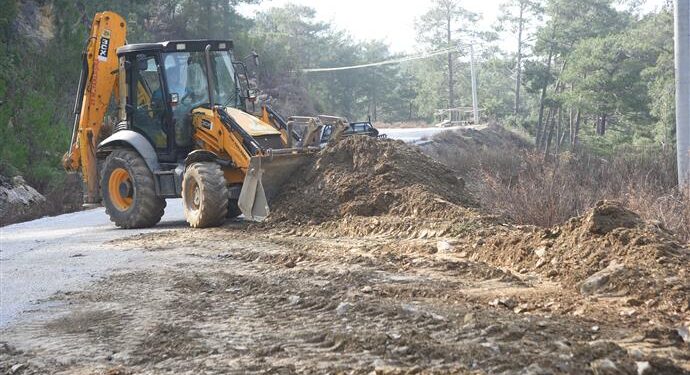 GÜMÜŞKAVAK YOLU’NDA OLUŞAN HEYELANIN İZLERİ SİLİNDİ