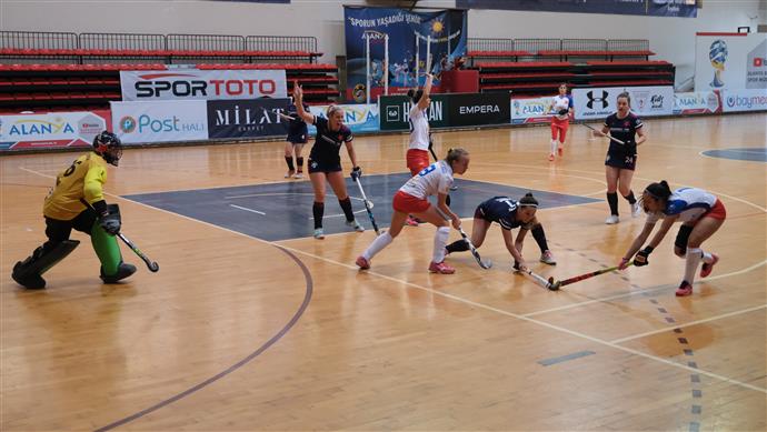 KADINLAR SALON HOKEYİ AVRUPA KULÜPLER ŞAMPİYONASI BAŞLADI