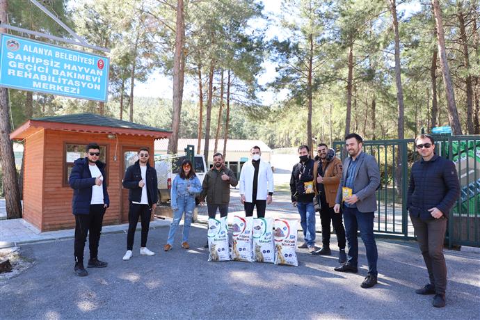 MAHMUTLAR ESNAFINDAN ÖRNEK DAVRANIŞ SOKAK HAYVANLARI İÇİN KAMPANYA BAŞLATILDI