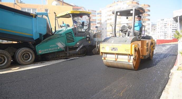 MAHMUTLAR SARIHASANLI SOKAK SICAK ASFALTLA KAPLANIYOR