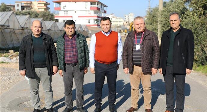 PAYALLAR MAHALLESİ’NDE ÇAMUR YOL CADDESİ SİL BAŞTAN YENİLENİYOR