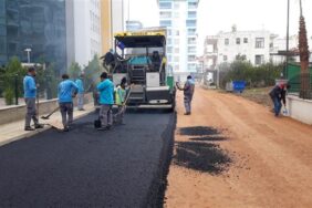 SICAK ASFALT ÇALIŞMASI MAHMUTLAR MAHALLESİ’NDE DEVAM EDİYOR