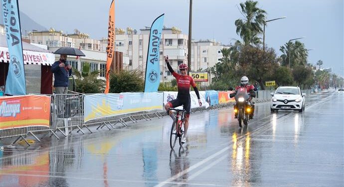 Türkiye şampiyonası 1. Etap Hasan Terzi bisiklet puanlı yol yarışı başlaı