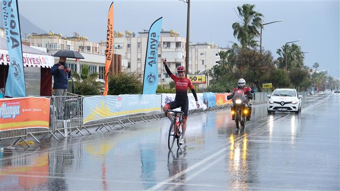 TÜRKİYE ŞAMPİYONASI 1. ETAP HASAN TERZİ BİSİKLET PUANLI YOL YARIŞI BAŞLADI