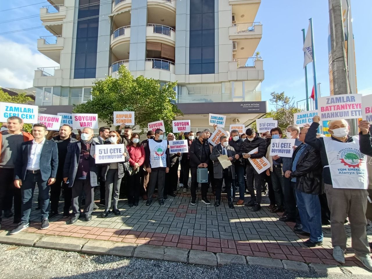 Alanya CHP’den elektrik zammı protestosu